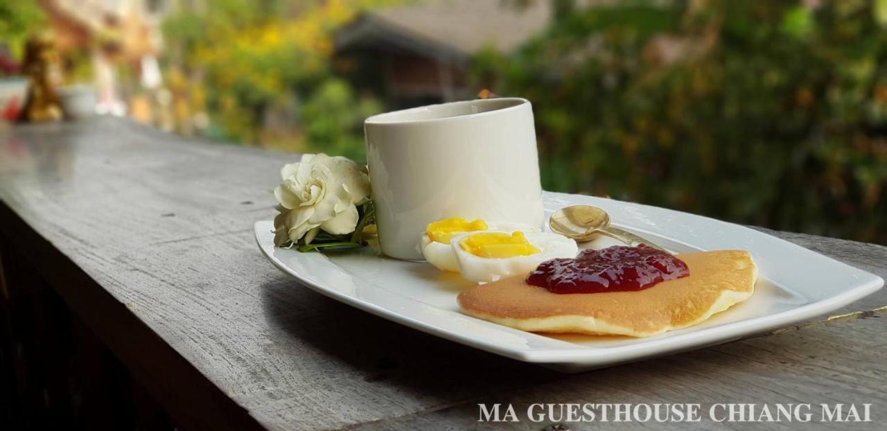 Ma Guesthouse Чиангмай Екстериор снимка